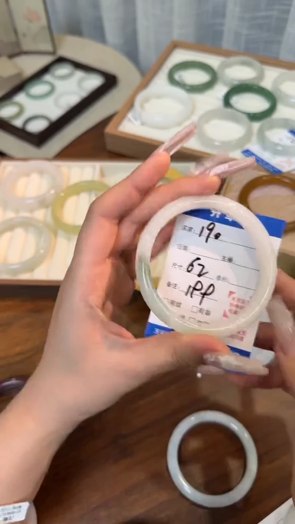 未镶嵌手镯石英质玉190
