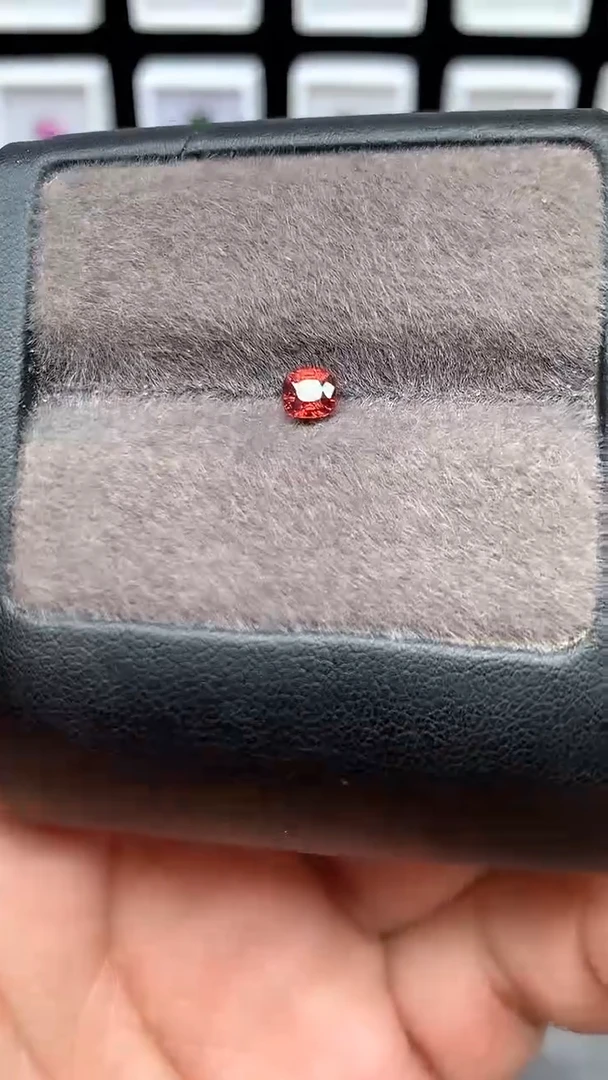 裸石未镶嵌尖晶石0.44克拉