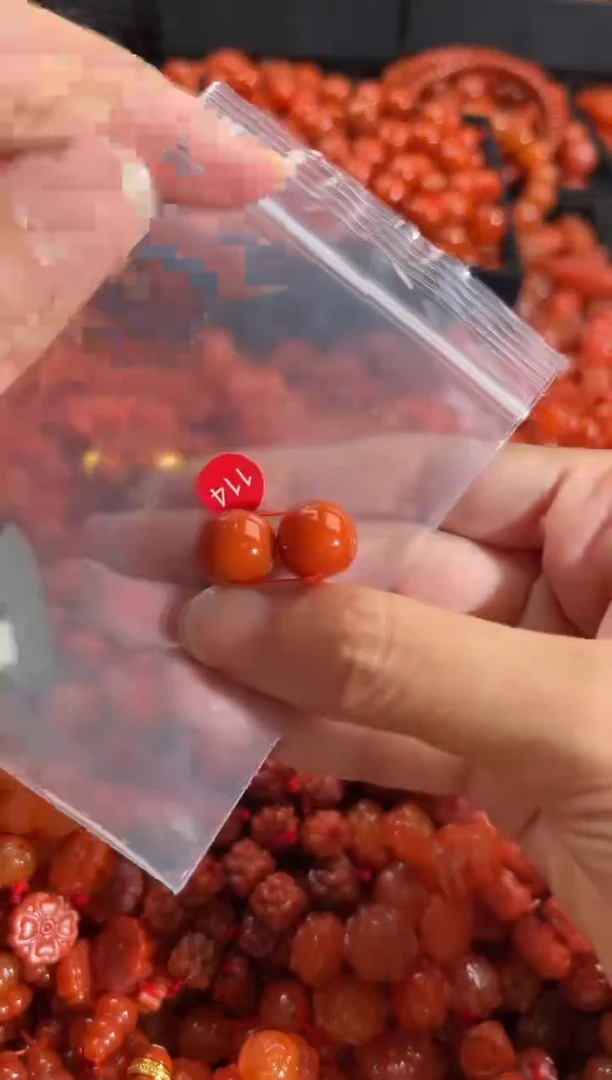 南红玛瑙未镶嵌颈饰1