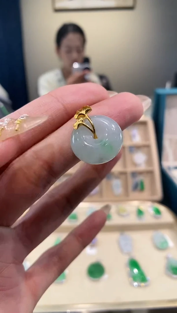 【闪购商品】翡翠吊坠(不含链)18K金镶嵌平安扣