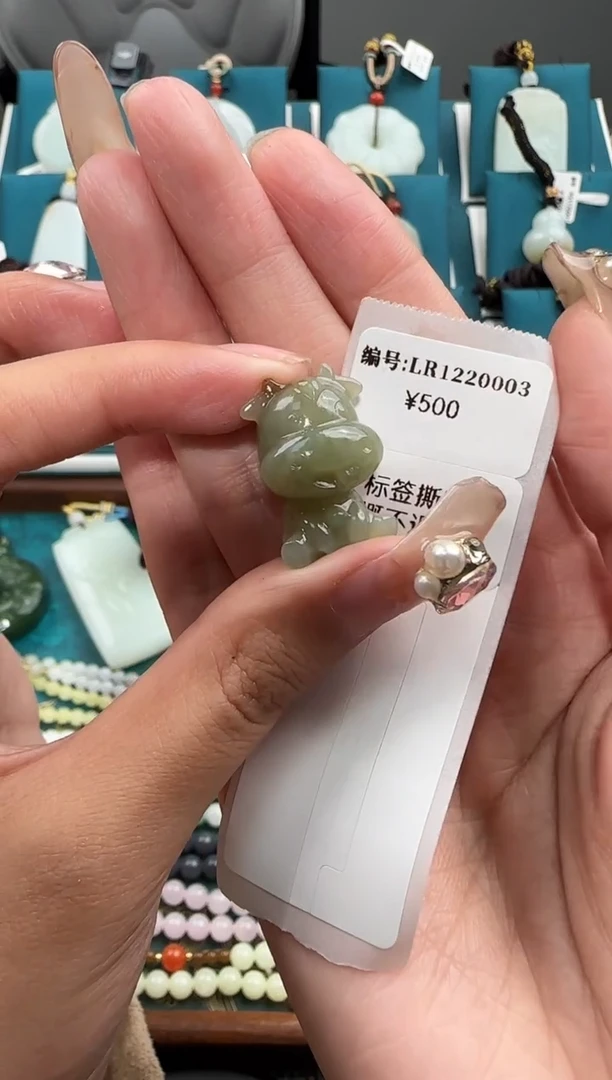 颈饰未镶嵌和田玉吊坠LR