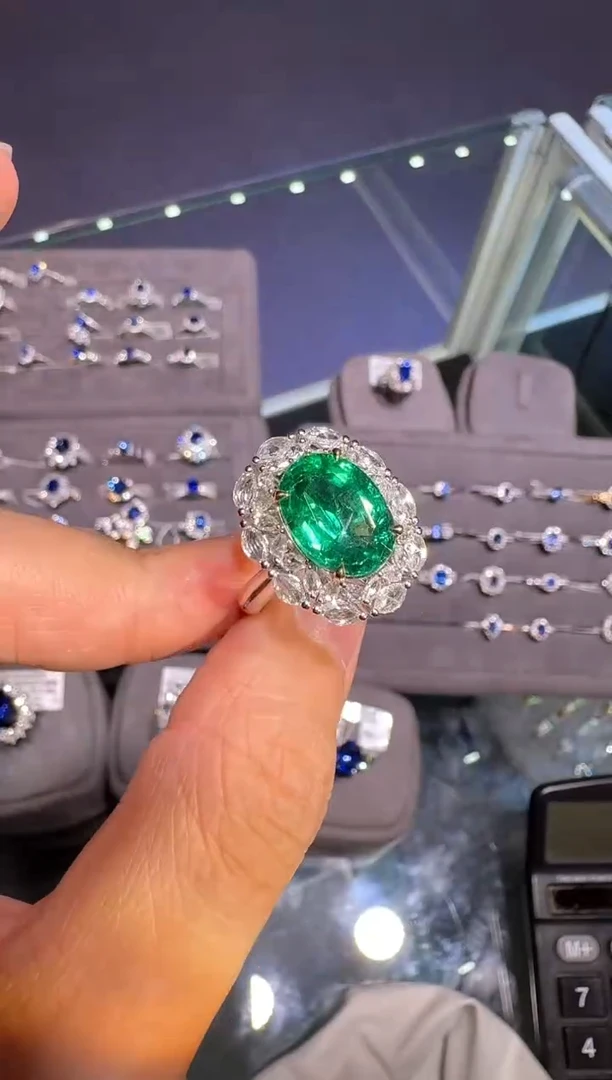 18K金镶嵌戒指祖母绿【闪购】5.72ct/展会同步价