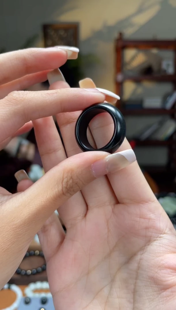 未镶嵌戒圈和田玉墨