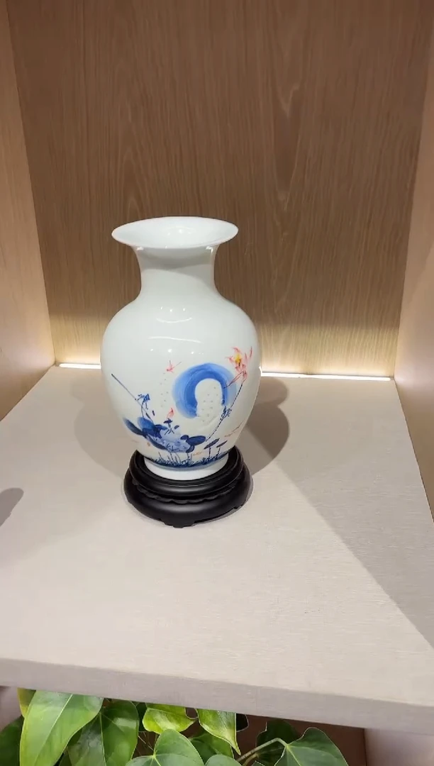 摆件瓷立方-青花玲珑瓷莲子赏瓶