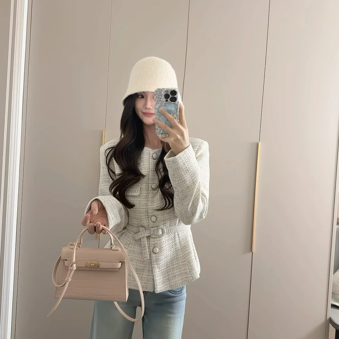2025秋季新品法式女圆领秋季短外套上衣白色气质休闲外套