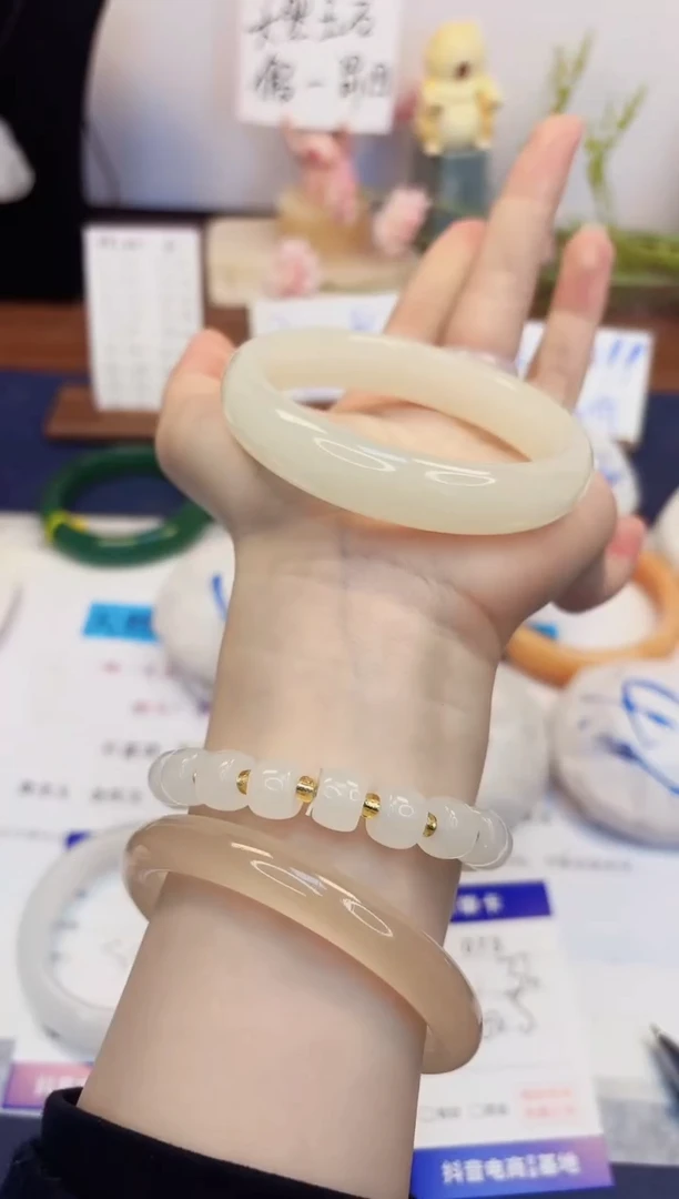 【闪购商品】石英质玉手镯未镶嵌73-玉兰白-圈口62