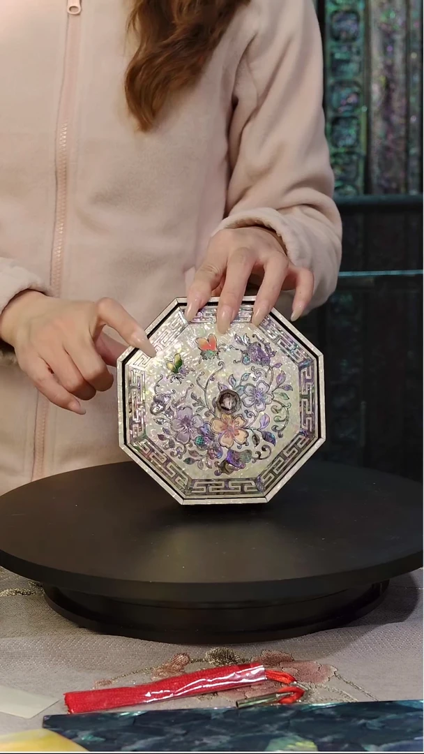 黑底·弘贝雅螺钿漆器文化馆
