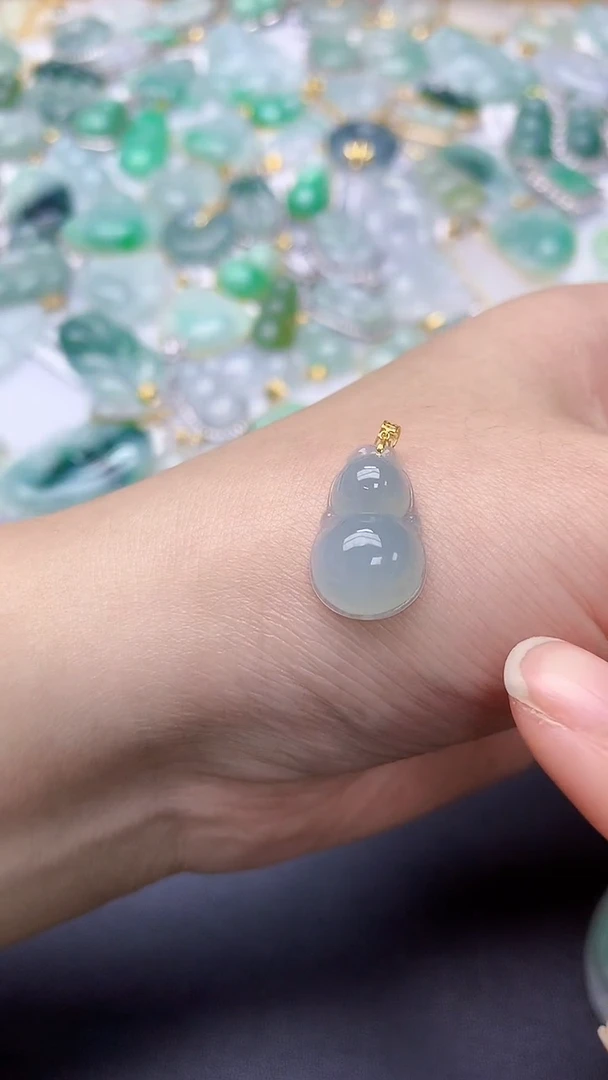 颈饰18K金镶嵌翡翠天然缅甸A货百元以上9元证书费自理