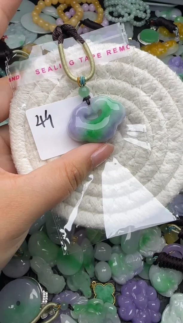 颈饰未镶嵌翡翠缅甸翡翠吊坠