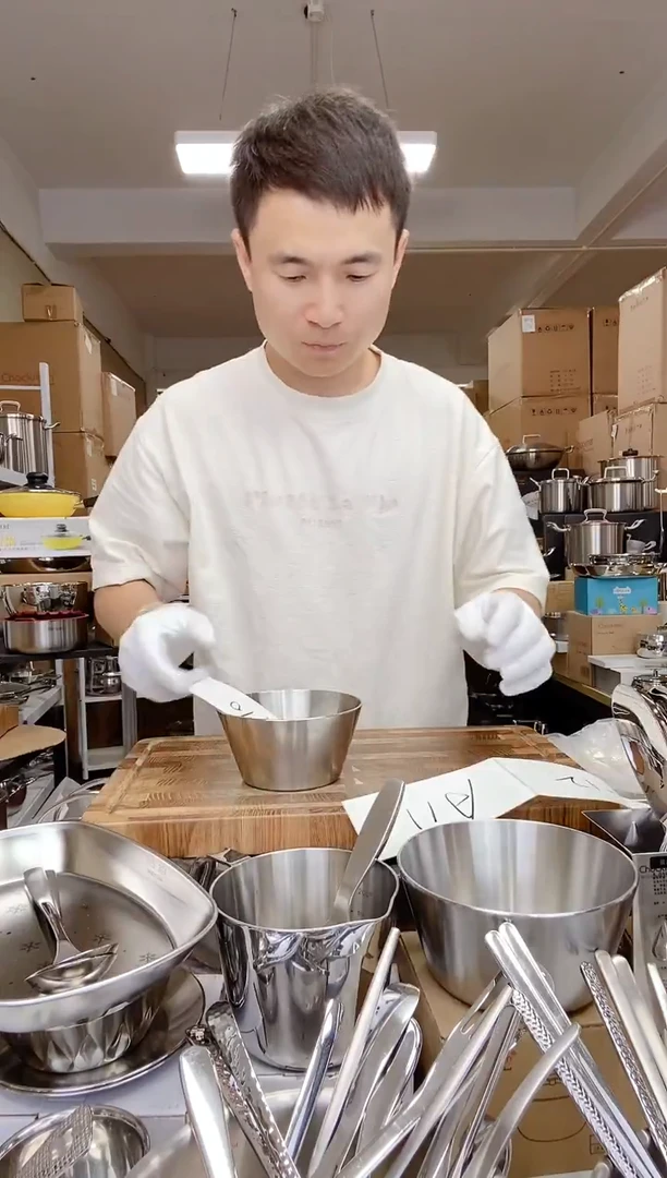 A10 微瑕小怪兽13cm锥形碗（使用）