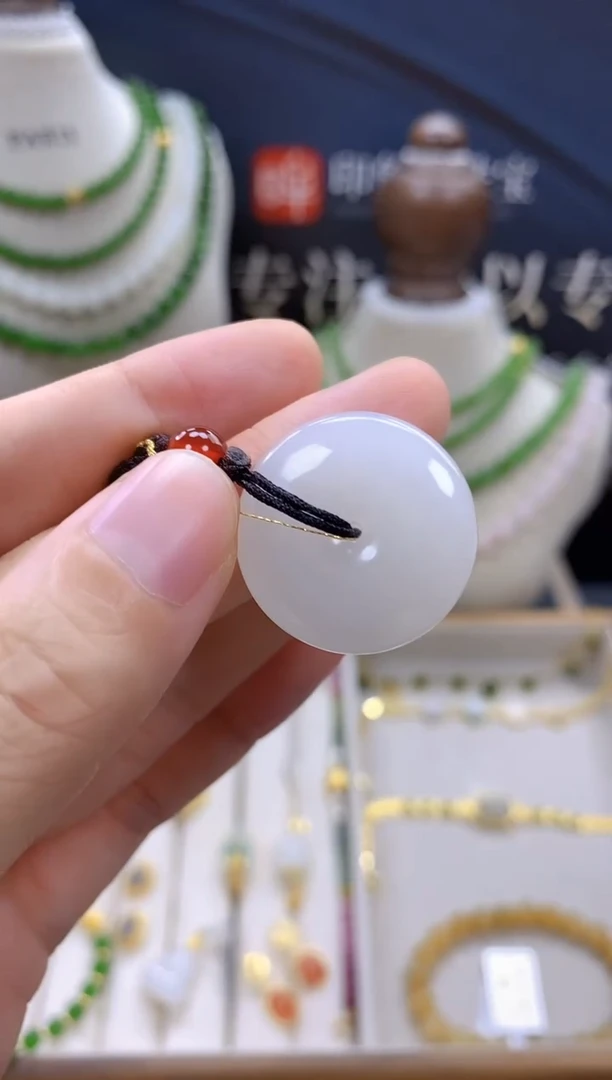 和田玉未镶嵌颈饰cg