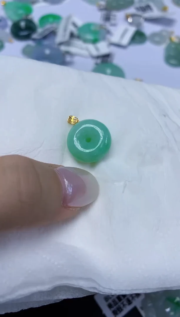 翡翠18K金镶嵌颈饰天然缅甸翡翠A货