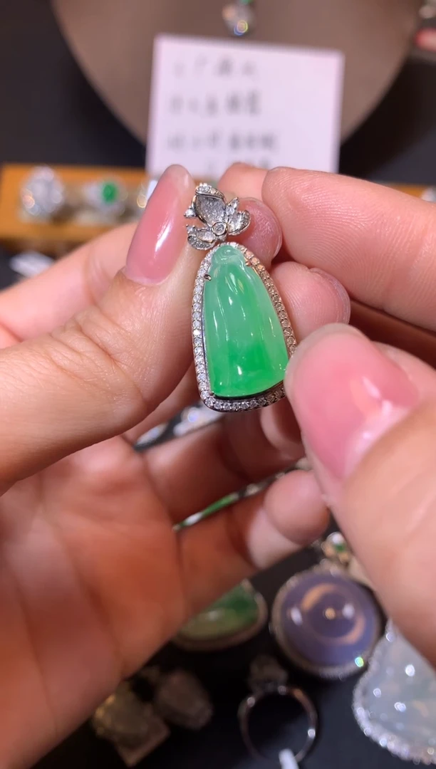 【闪购商品】翡翠吊坠(不含链)18K金镶嵌1