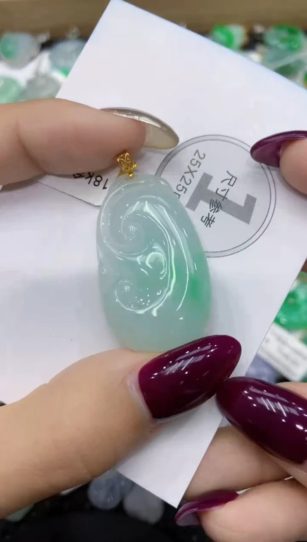 翡翠18K金镶嵌颈饰111111111111