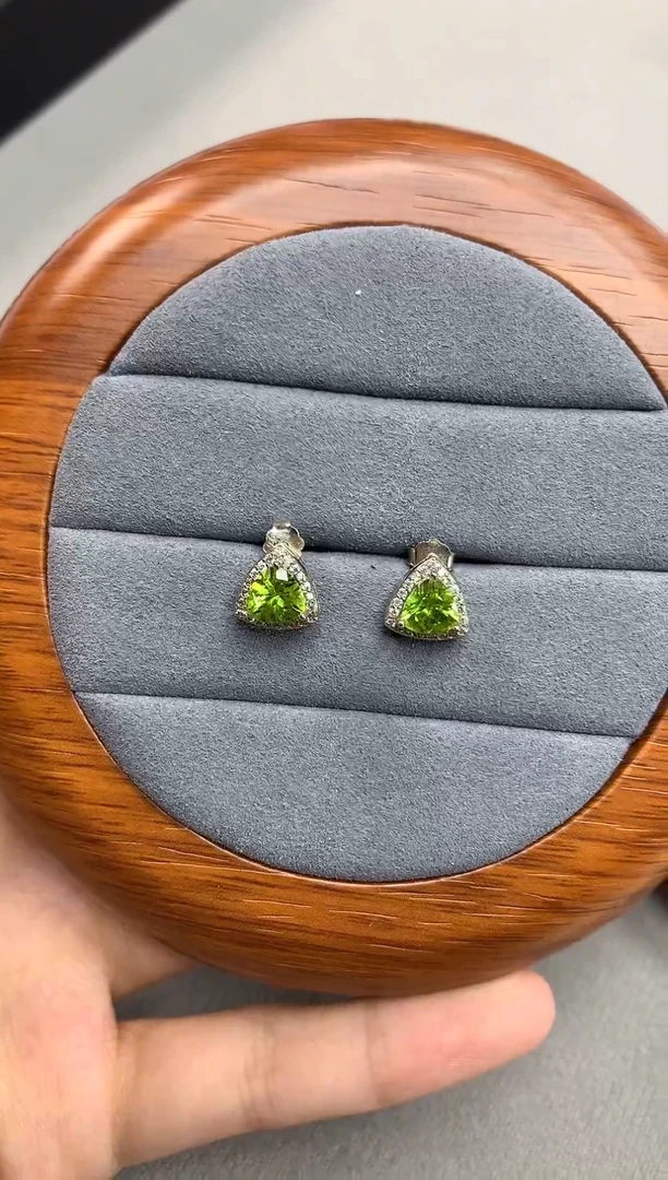 银S925镶嵌裸石橄榄石1.4ct天然橄榄石