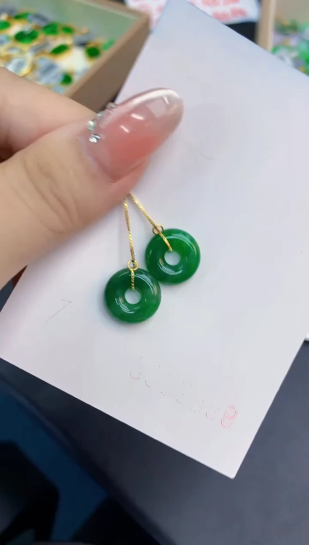 翡翠未镶嵌颈饰1