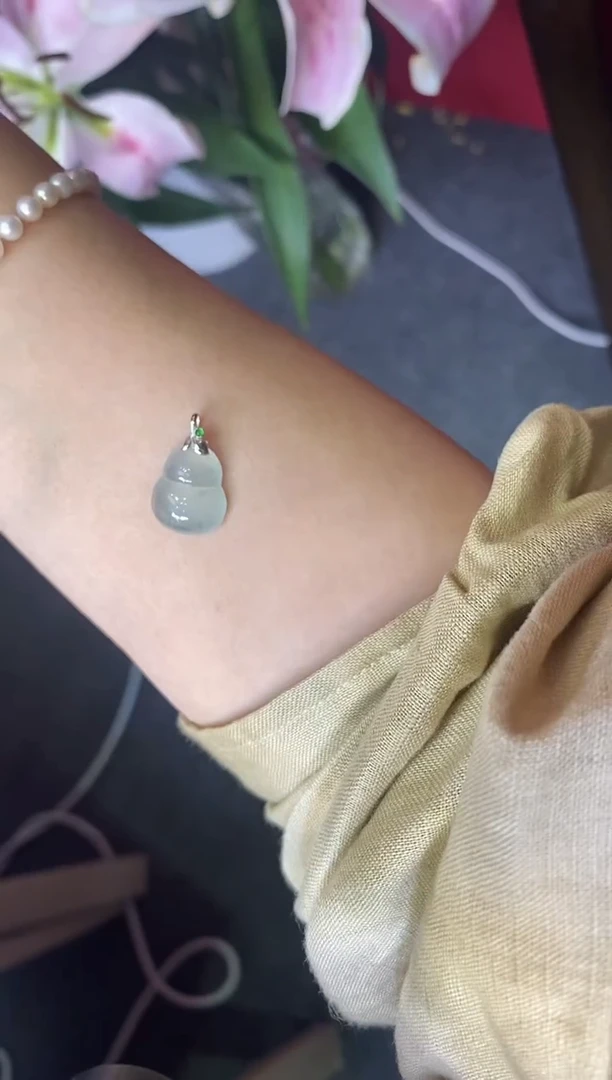 翡翠18K金镶嵌吊坠(不含链)小葫芦