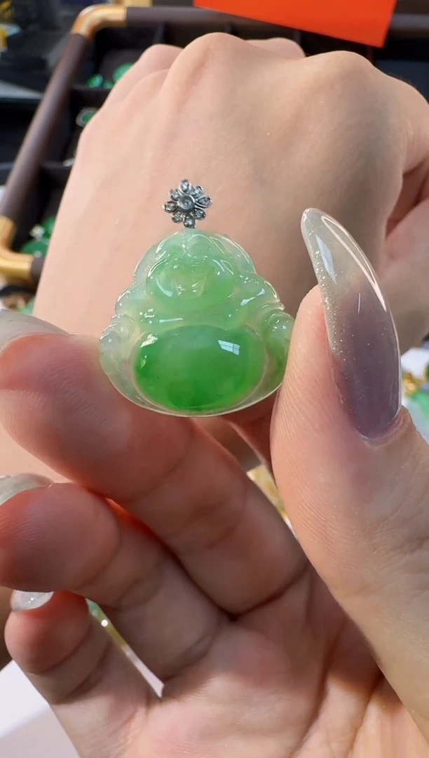 颈饰18K金镶嵌翡翠缅甸A货翡翠