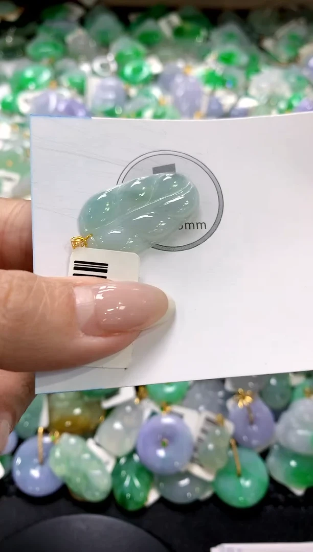 翡翠18K金镶嵌颈饰1111111111111111