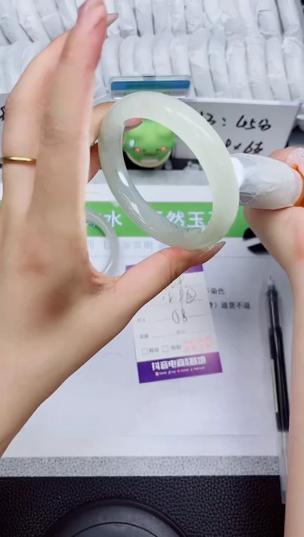 石英质玉手镯未镶嵌169-58