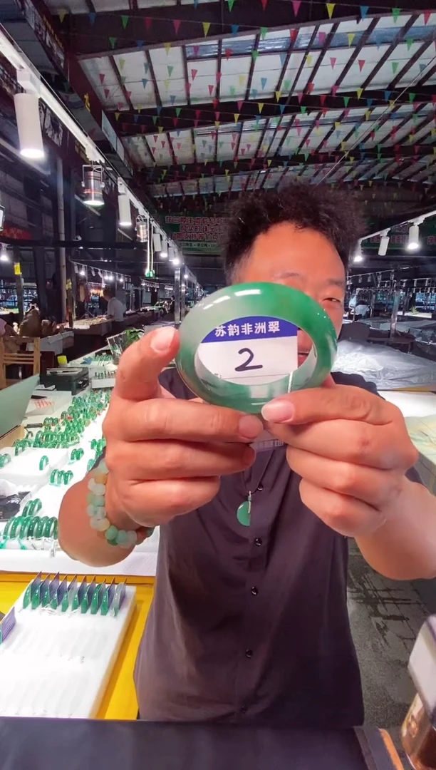 未镶嵌手镯石英质玉（非洲翠）57