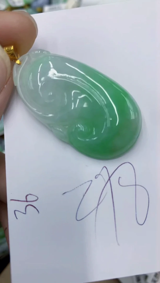 颈饰18K金镶嵌翡翠111111111111