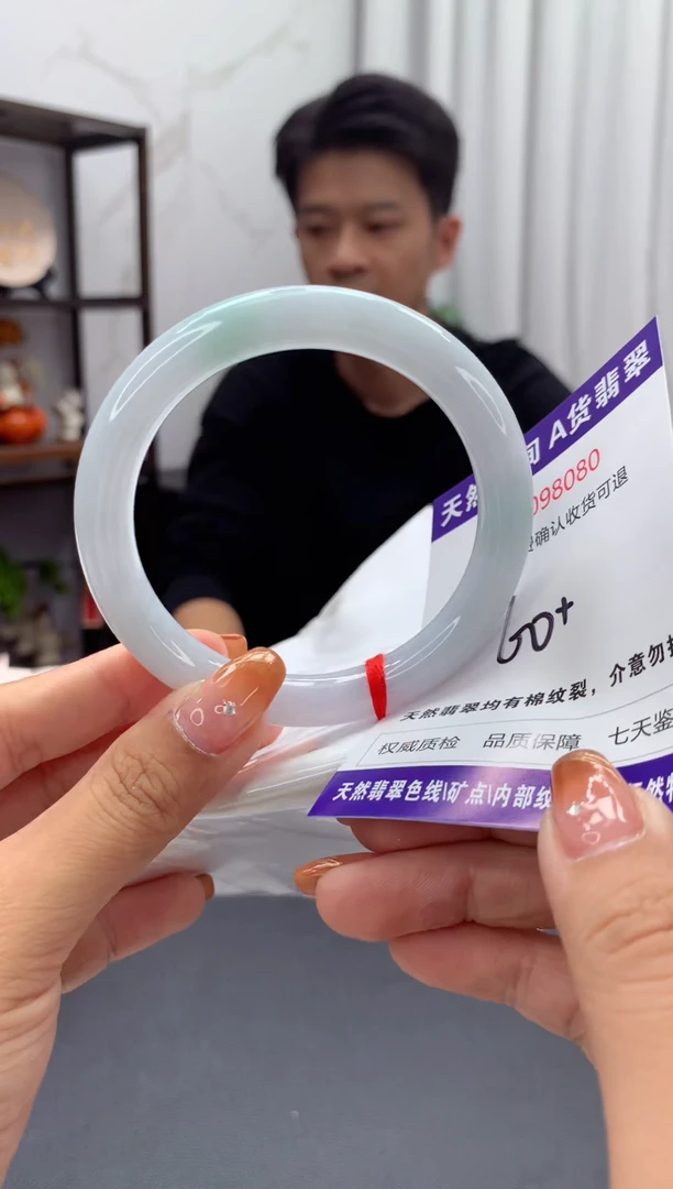 未镶嵌手镯翡翠有纹，完美者勿拍