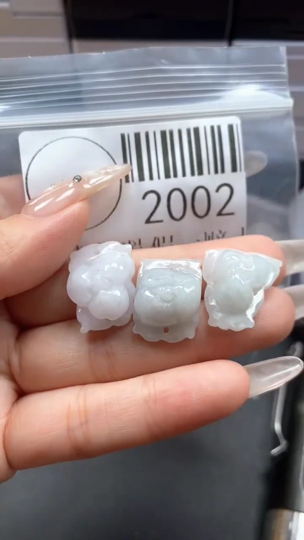 颈饰未镶嵌翡翠2002