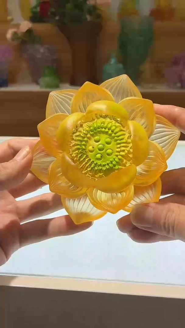 琉璃手工艺品琥珀色佛前莲花12公分（写实）