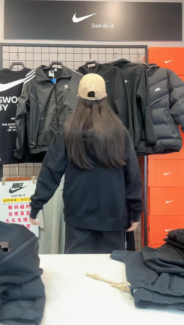 2649 外套黑色  XL码160斤-180斤 不退换