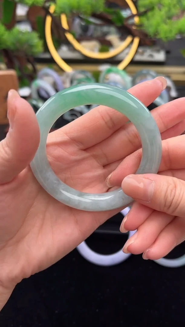 未镶嵌手镯翡翠手镯