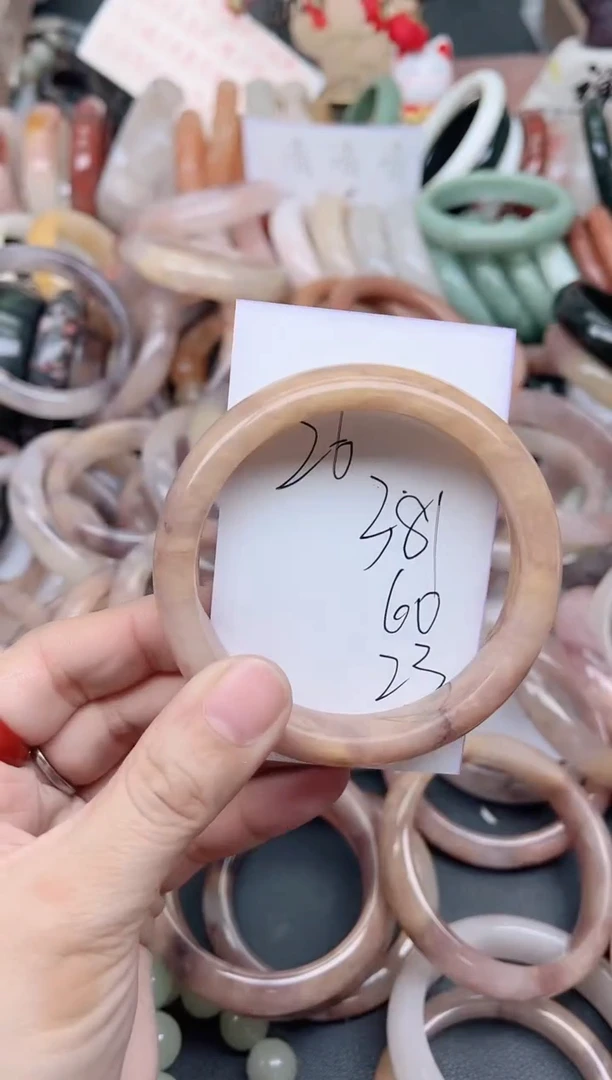 未镶嵌手镯石英质玉381