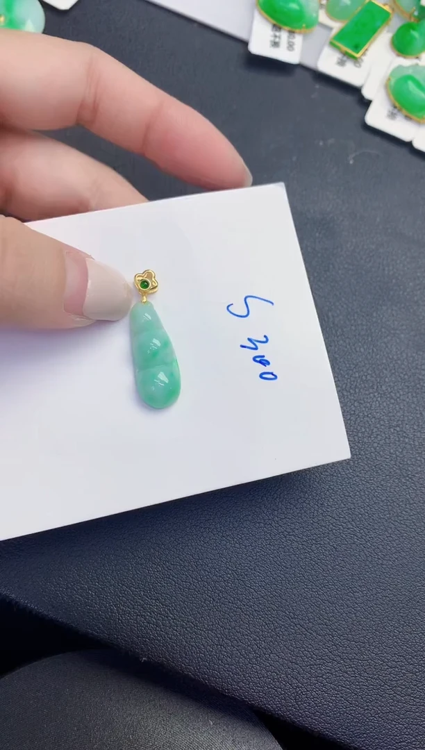 颈饰未镶嵌翡翠缅甸天然翡翠A货