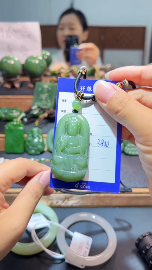 颈饰未镶嵌和田玉（碧玉）1