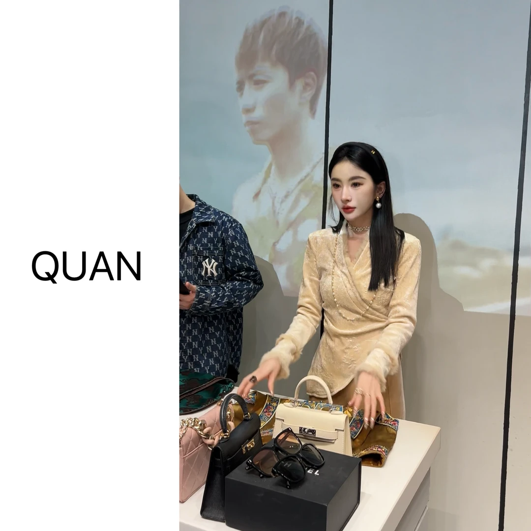 现货【初雪】冬季小香风时尚百搭休闲加厚压花雪尼尔绒上衣