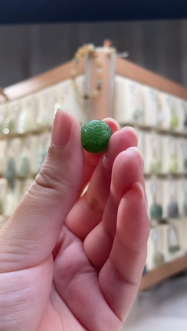 颈饰未镶嵌和田玉（碧玉）逸**?碧玉白菜珠