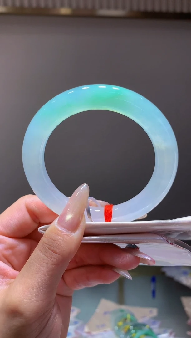 未镶嵌手镯翡翠-F53-圆条58.3-全款45 万-定金2万