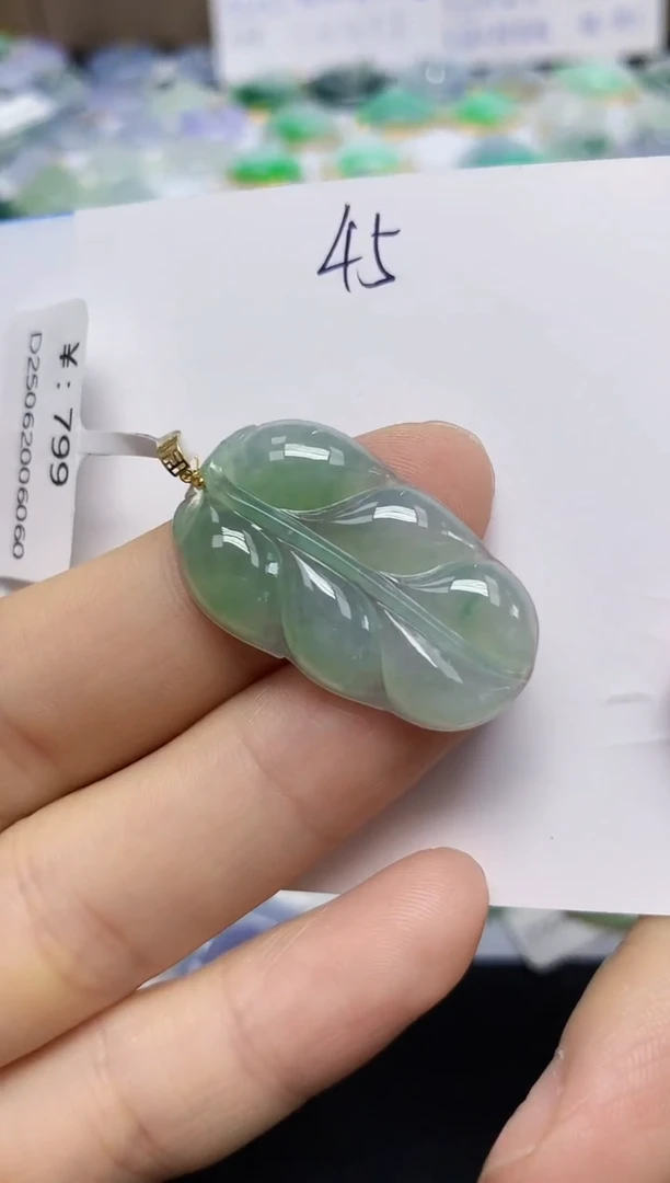 翡翠18K金镶嵌颈饰天然缅甸翡翠A货