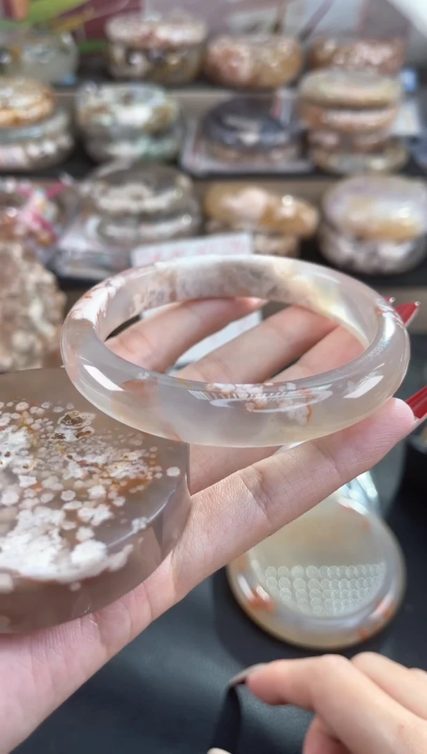 未镶嵌手镯石英质玉64