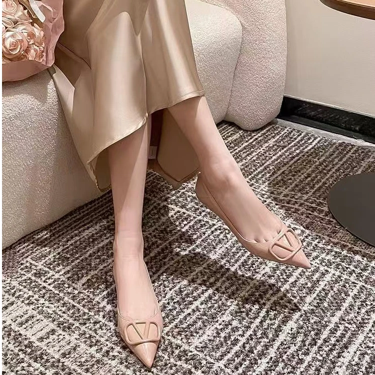 明星同款~现货高品质法式尖头粗跟单鞋夏季浅口单鞋女漆皮中跟爆