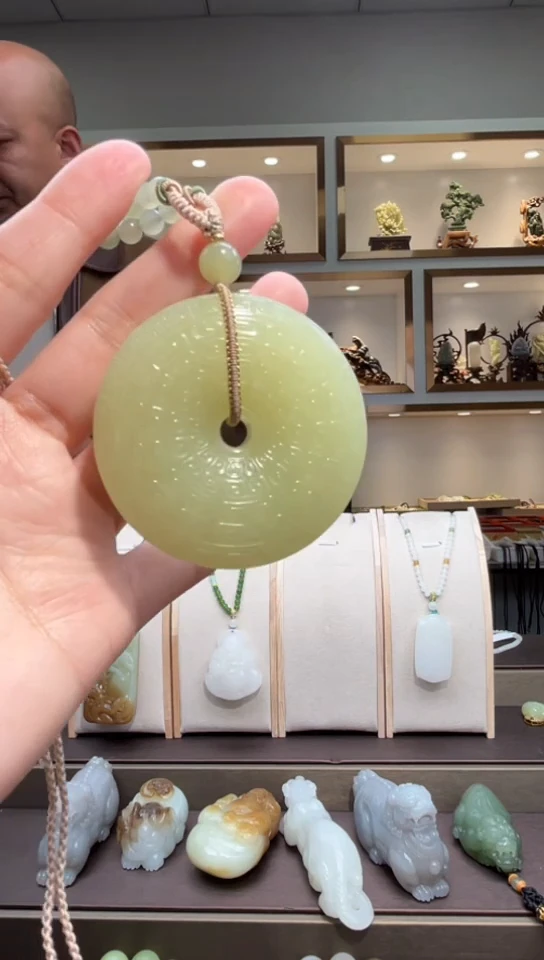 颈饰未镶嵌和田玉苏