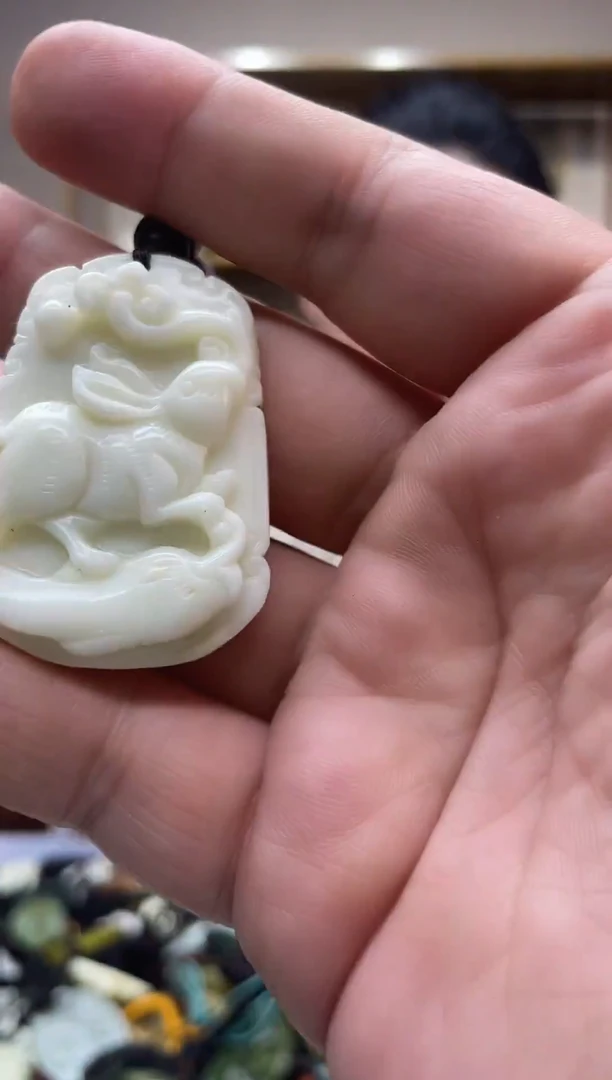 未镶嵌岫玉吊坠·