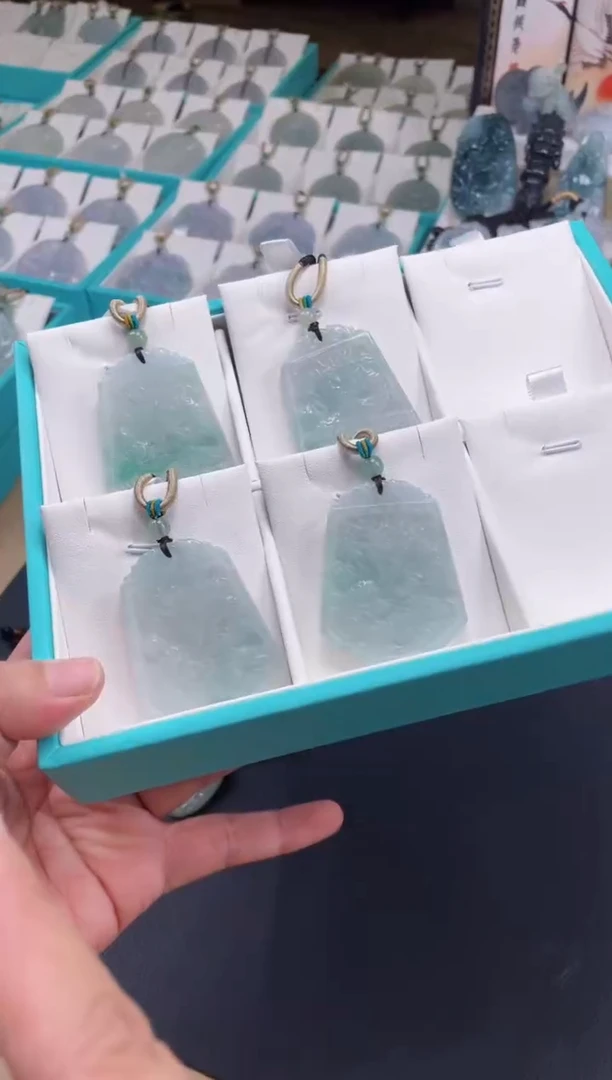 翡翠未镶嵌颈饰天然翡翠吊坠多样性发一52