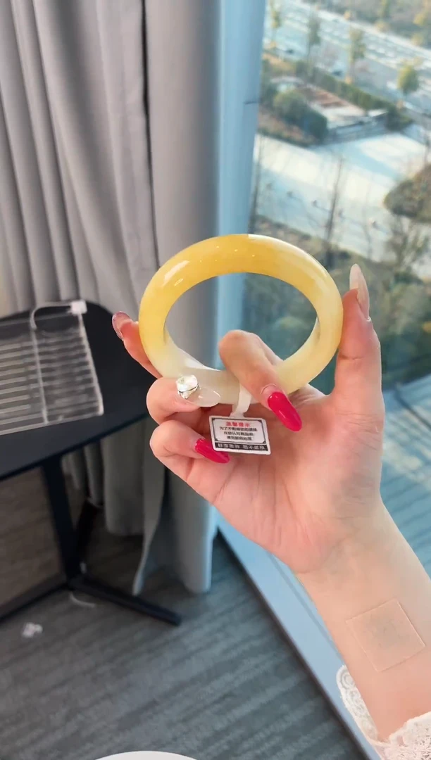 未镶嵌手镯石英质玉171.60