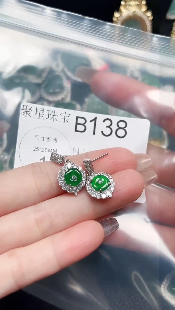 【闪购商品】翡翠颈饰未镶嵌赠皮绳138