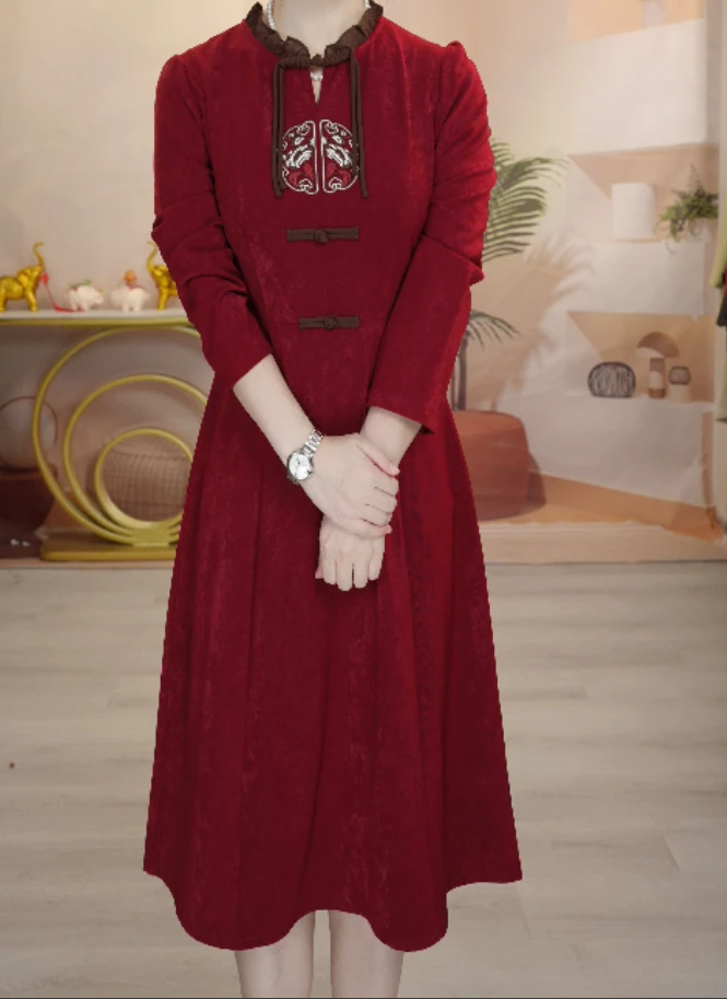 X0843  刺绣均码女款连衣裙休闲风纯色三粒扣系扣潮牌女夏季