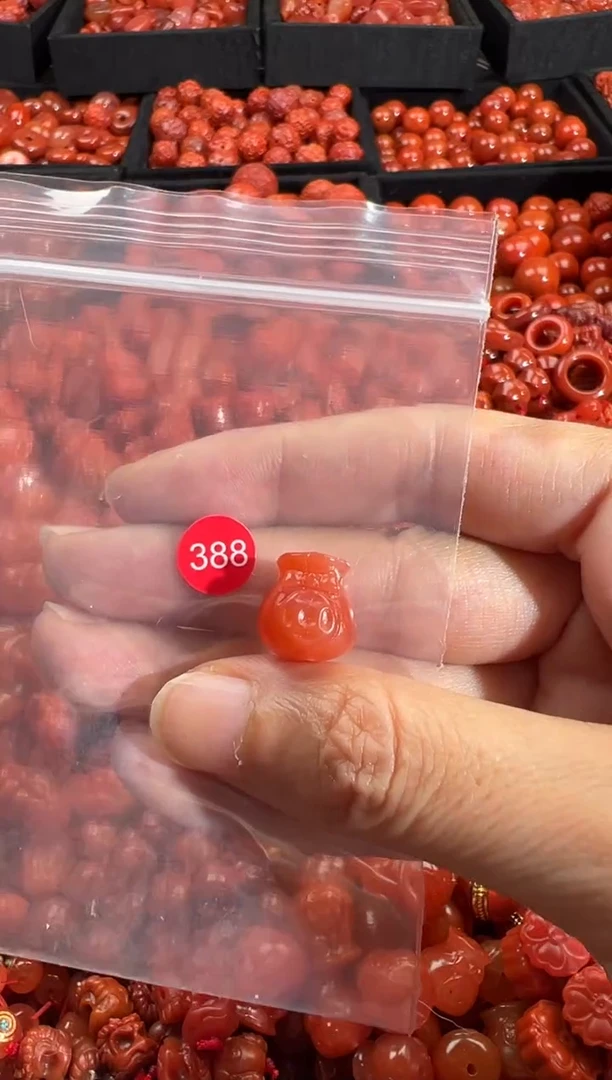 南红玛瑙未镶嵌颈饰1