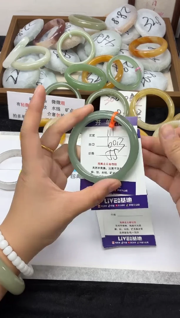 未镶嵌手镯石英质玉111