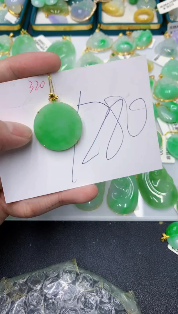 颈饰18K金镶嵌翡翠111111