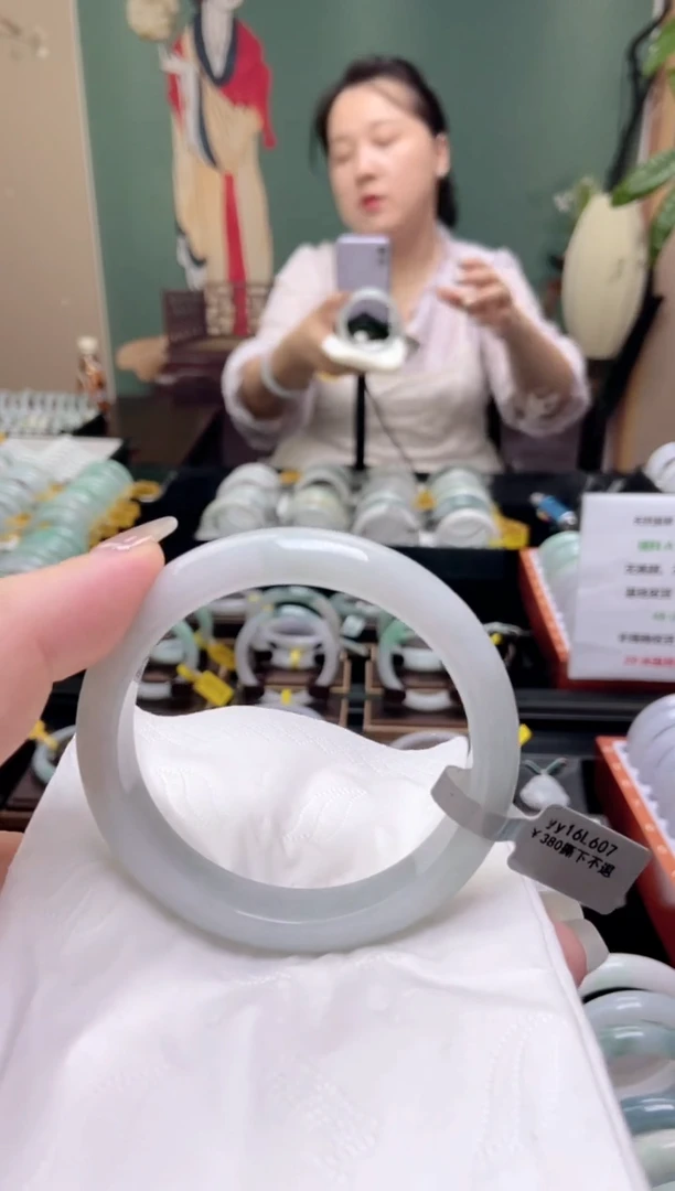 翡翠手镯未镶嵌60.7圈口d